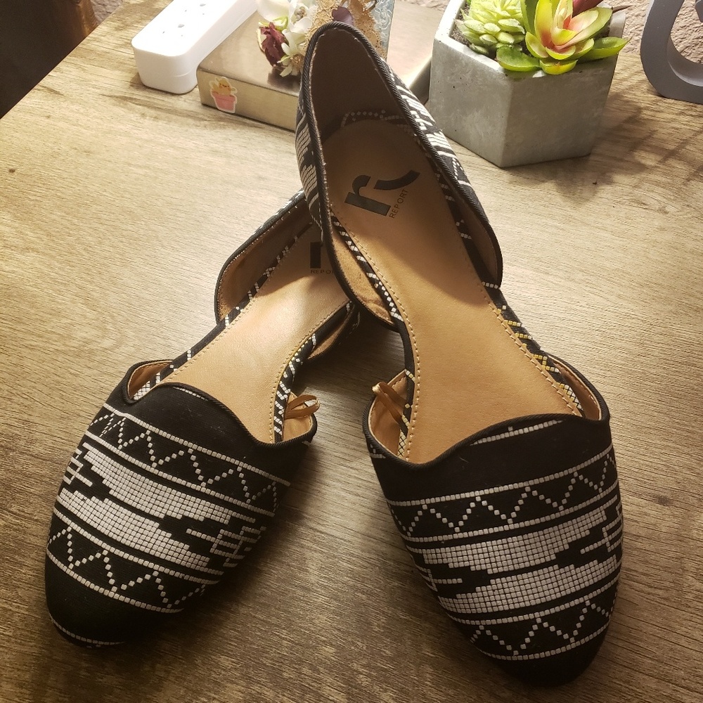 Black & White Flats